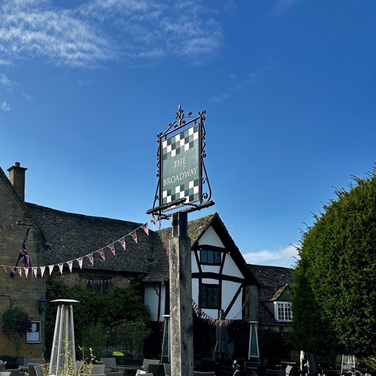 Charming Hotel in Broadway