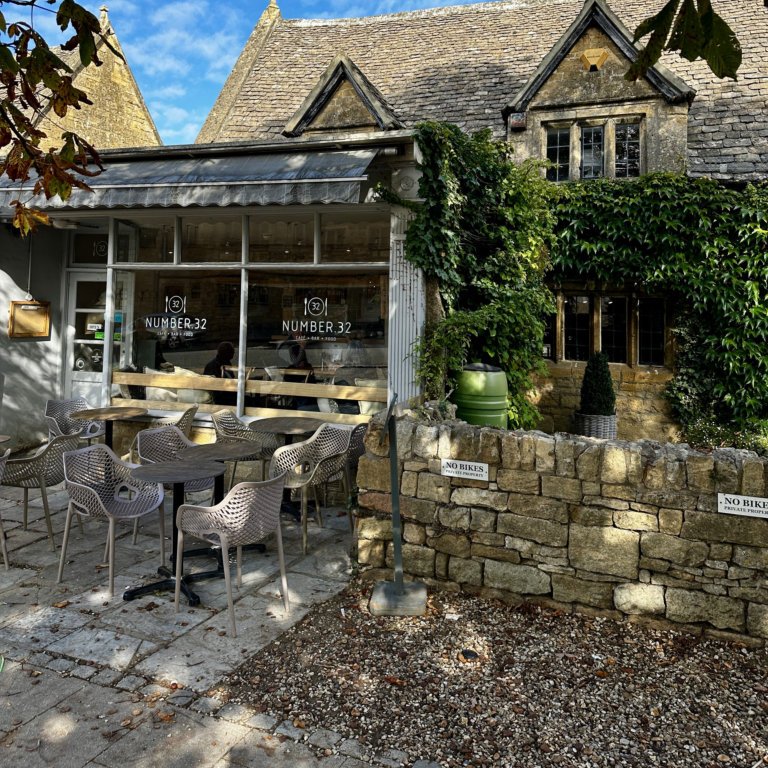 Number 32 Cafe, Broadway