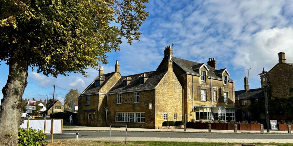 Broadway Pubs & Inns | Local Ales & Cosy Dining