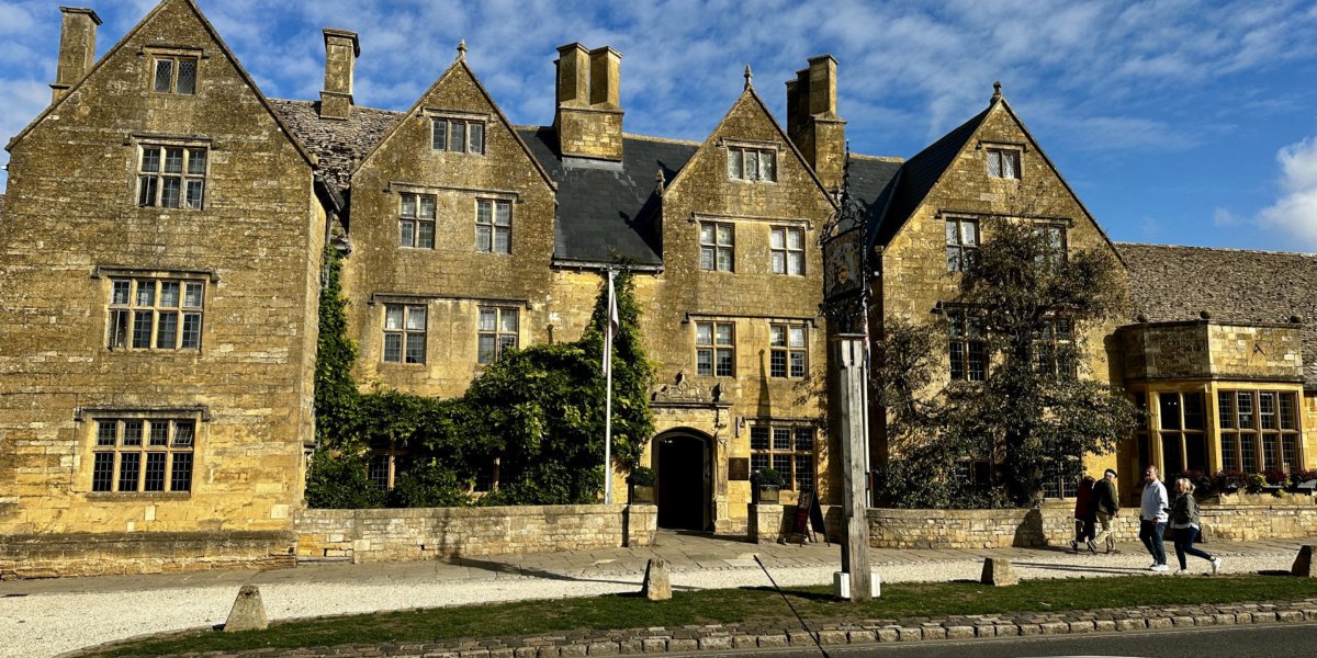 Read more about the article The Lygon Arms Hotel